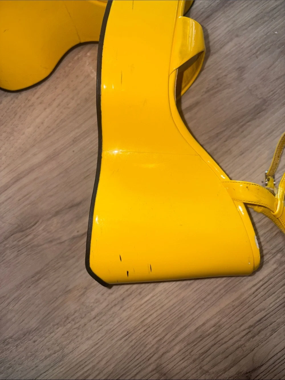 Jeffrey Campbell statement platform